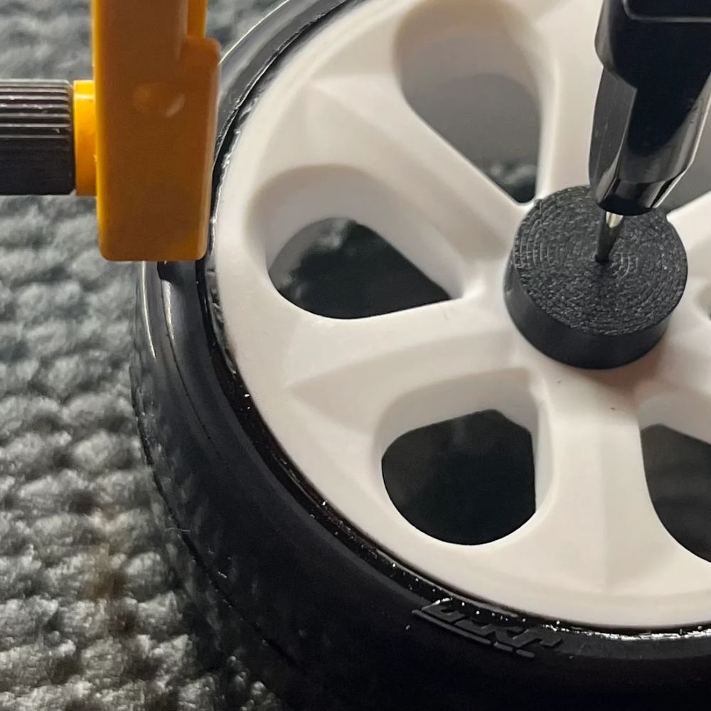 1/10 Sedan Wheel Center Plug Set