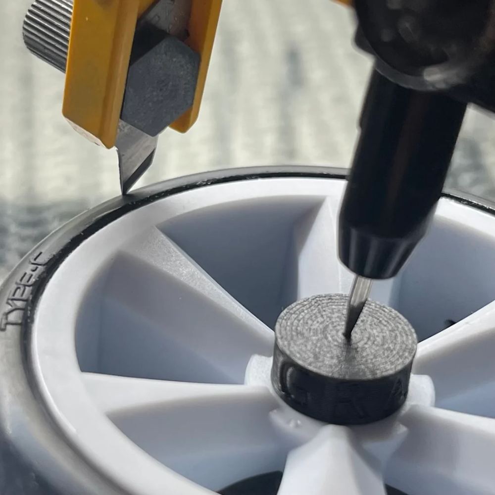 1/10 Sedan Wheel Center Plug Set — photo 4
